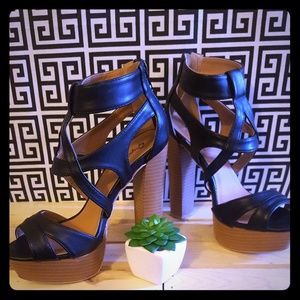 Kriss-Kross Strap Chunky-heel Platform Sandals